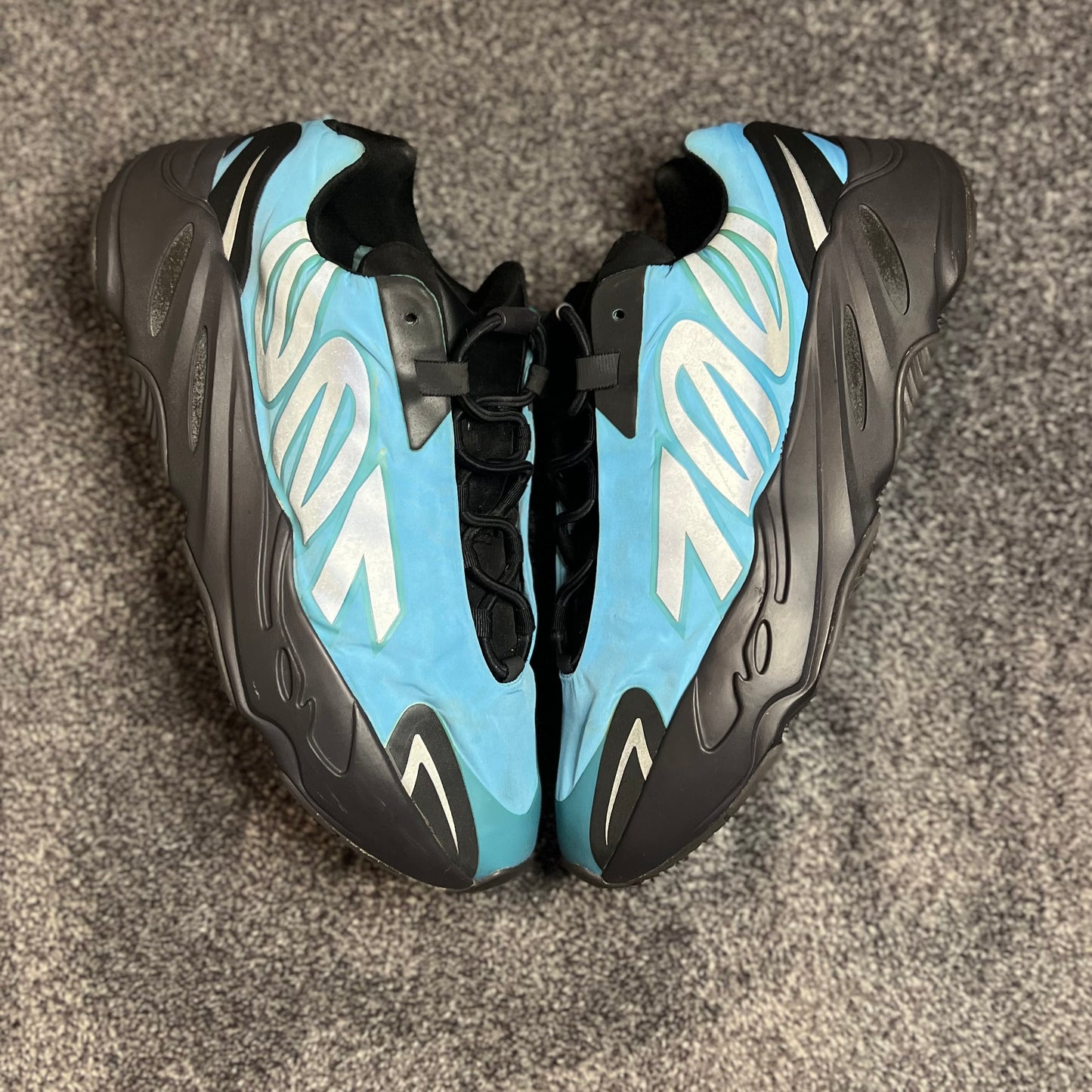 Adidas Yeezy 700 MNVN